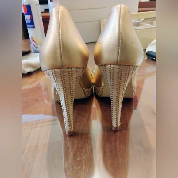 Boston Proper Gold Women's Heels - Picture 4 of 7